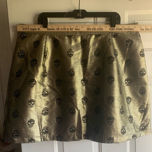 Gold 💀Black Skull Mini! So cute! Never worn, with tags. Size 22 NWT. - Picture 3 of 13